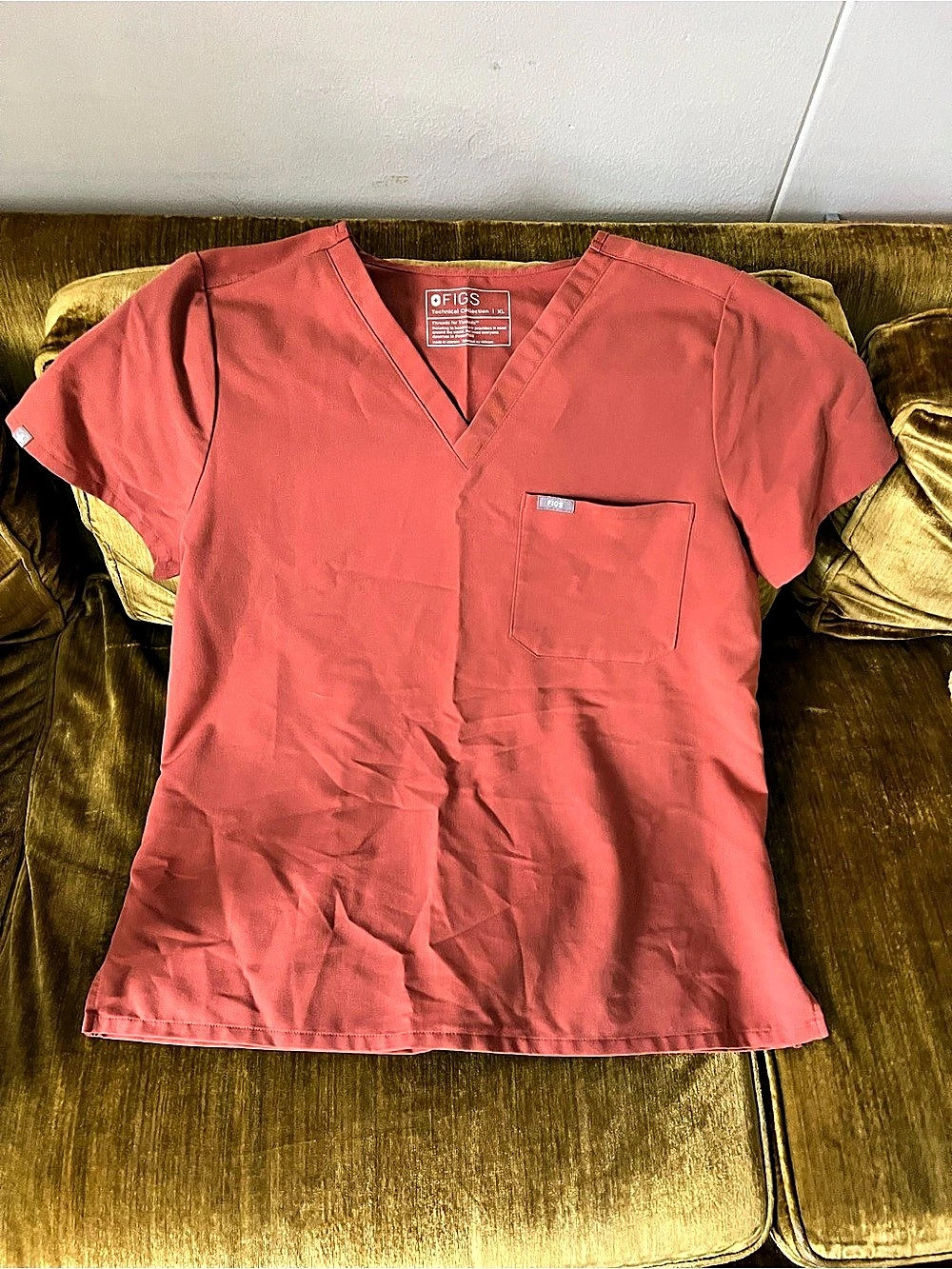 FIGS Technical Collection Yola Top and Zamora Jogger Scrub Set in Pink Size XL